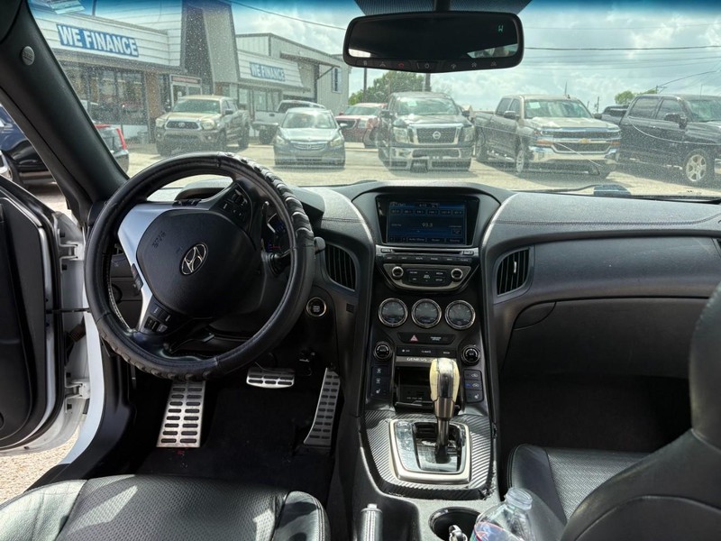 Hyundai Genesis Coupe Vehicle Image 06