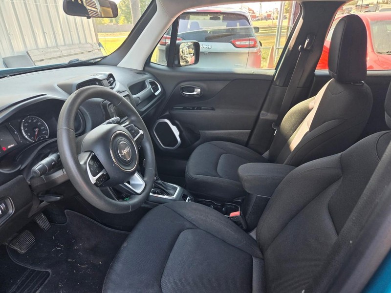 Jeep Renegade Vehicle Image 10