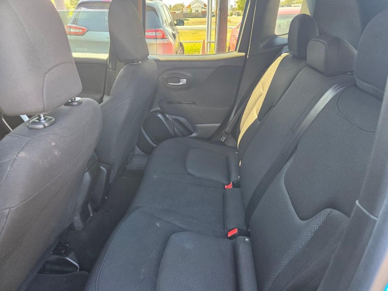 Jeep Renegade Vehicle Image 11