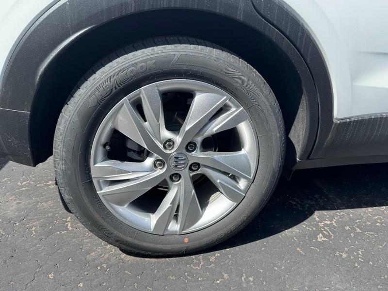 Buick Encore GX Vehicle Image 04