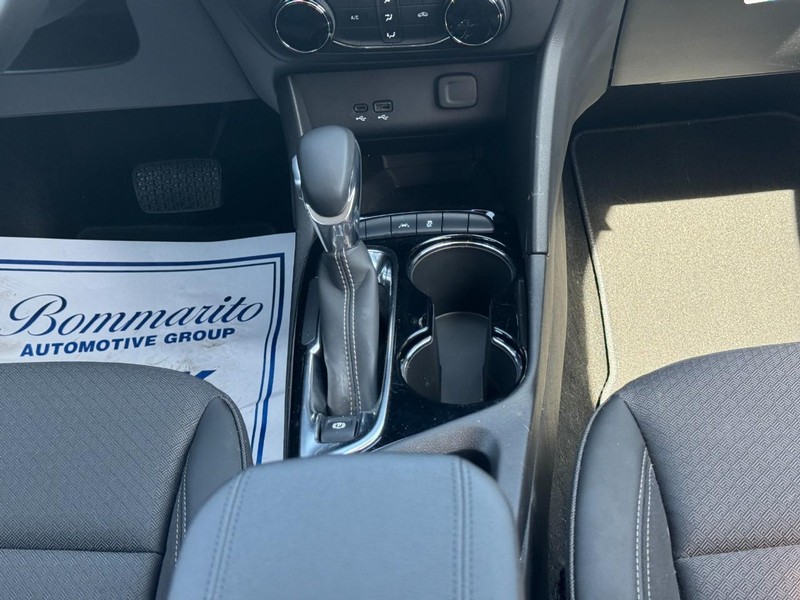 Buick Encore GX Vehicle Image 09