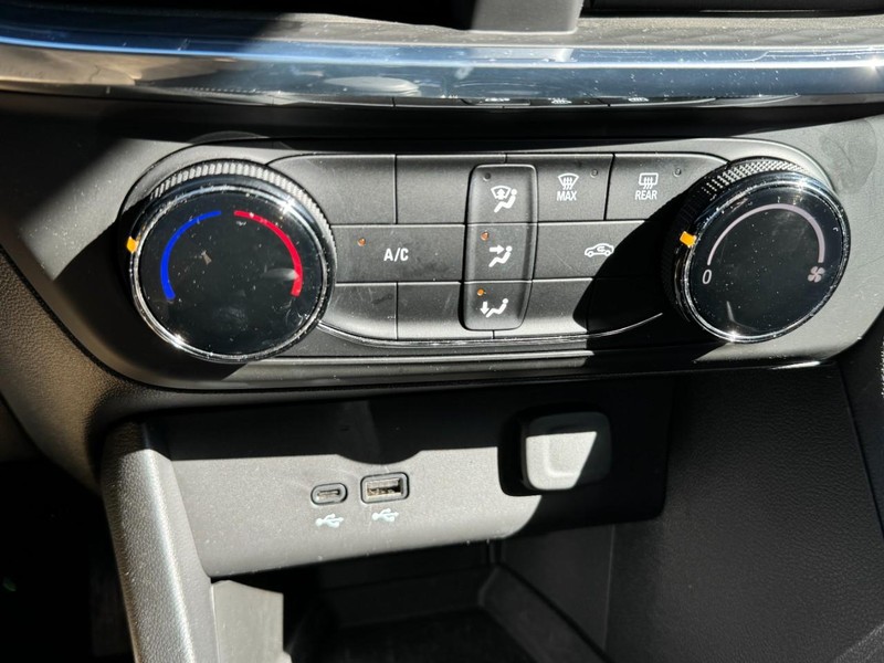 Buick Encore GX Vehicle Image 13