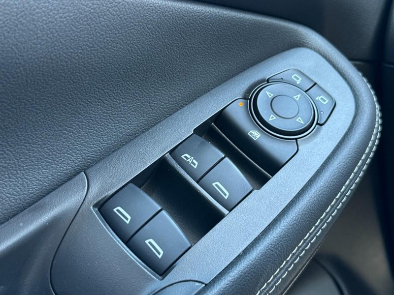 Buick Encore GX Vehicle Image 15