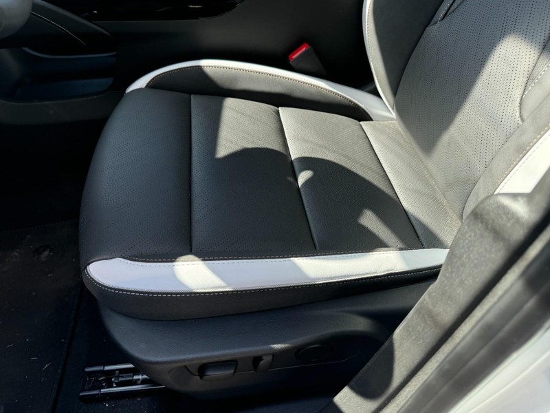 Buick Envision Vehicle Image 17
