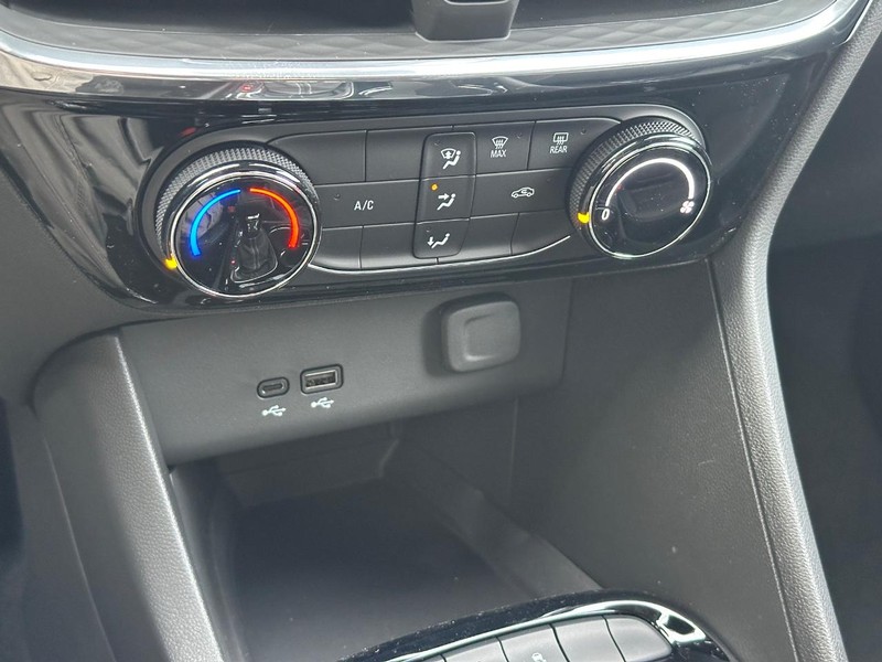 Buick Encore GX Vehicle Image 13