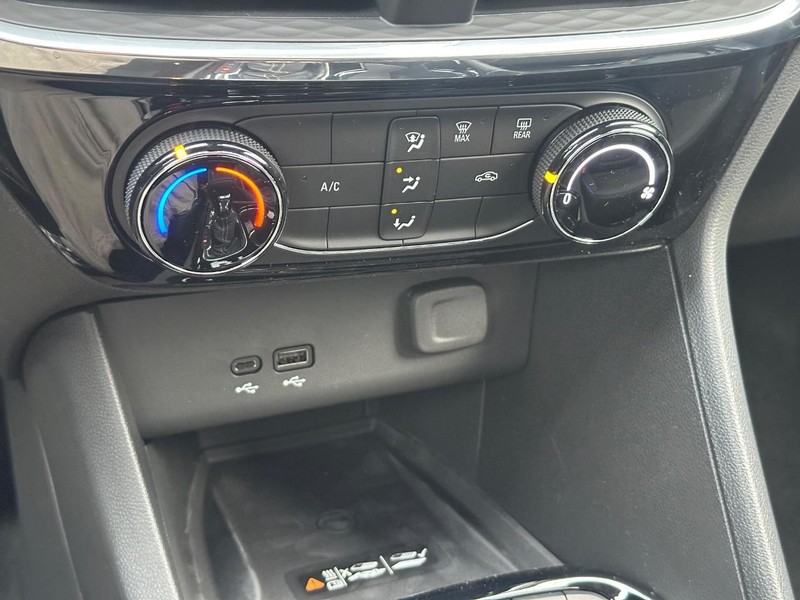 Buick Encore GX Vehicle Image 13