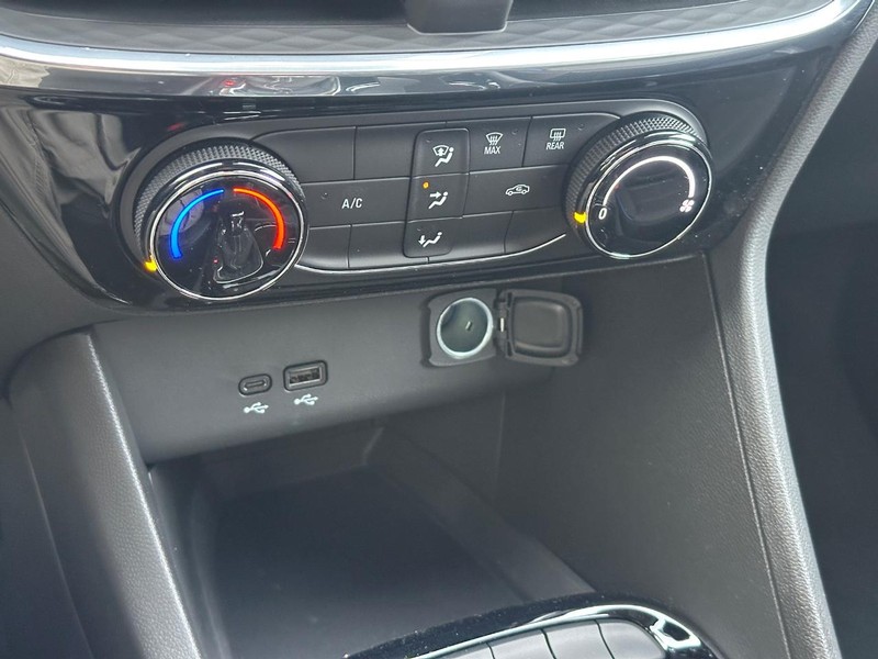 Buick Encore GX Vehicle Image 13