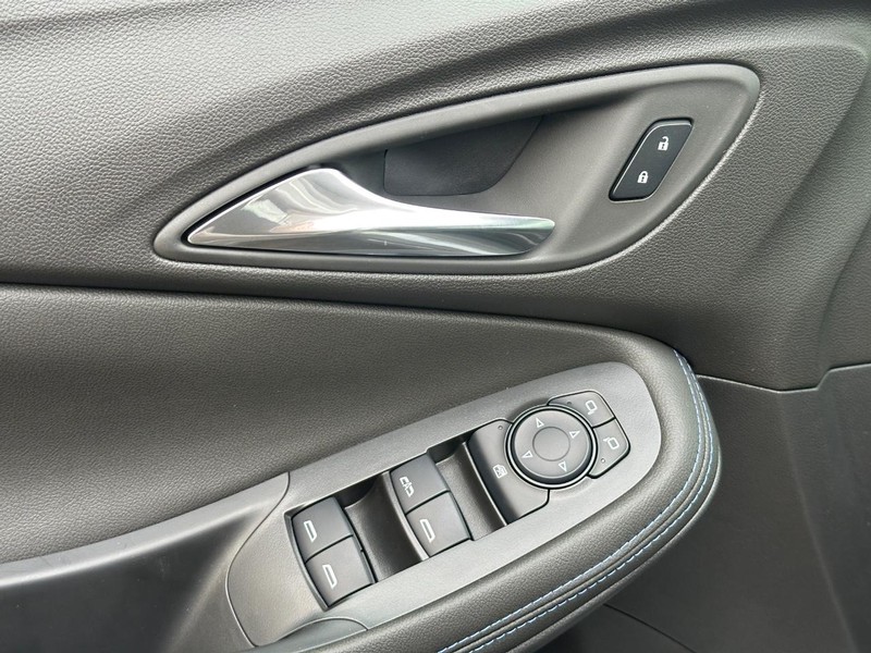 Buick Encore GX Vehicle Image 16