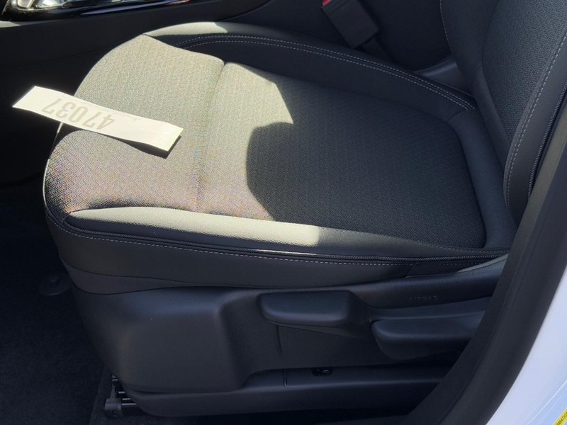Buick Encore GX Vehicle Image 11