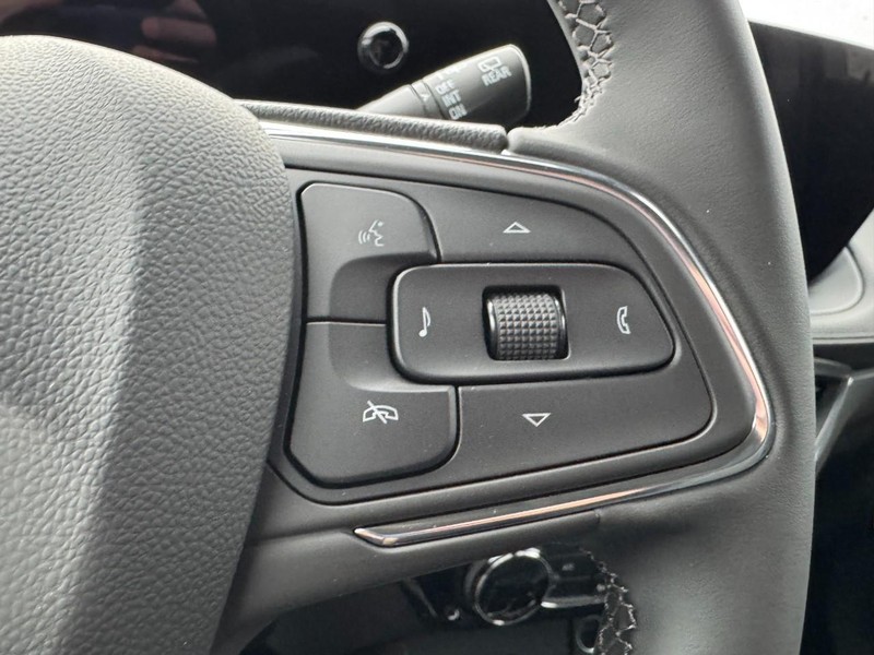Buick Encore GX Vehicle Image 11