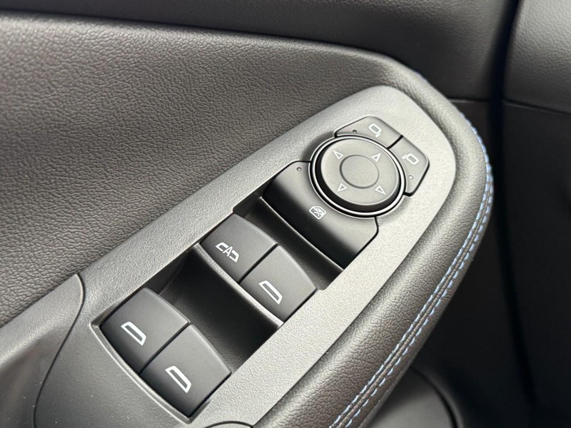 Buick Encore GX Vehicle Image 13