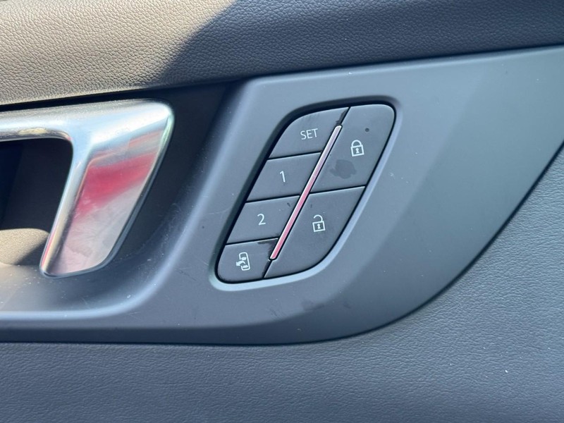 Buick Enclave Vehicle Image 10
