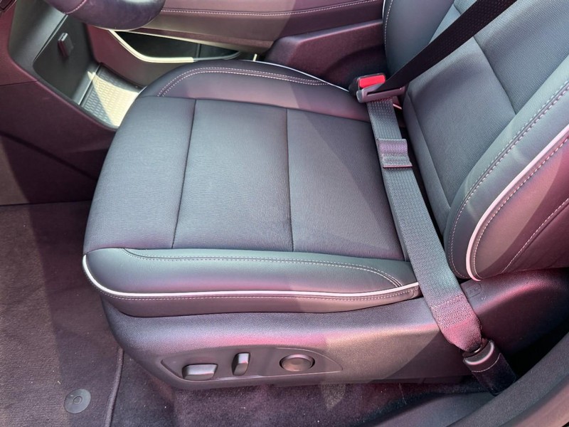 Buick Enclave Vehicle Image 17