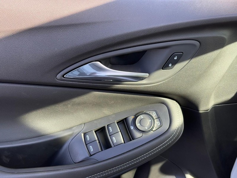 Buick Encore GX Vehicle Image 10