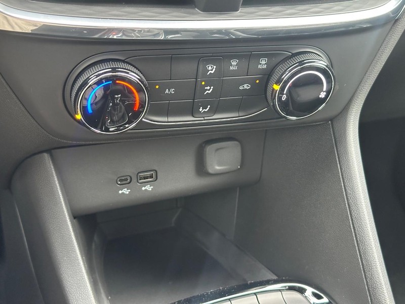 Buick Encore GX Vehicle Image 13
