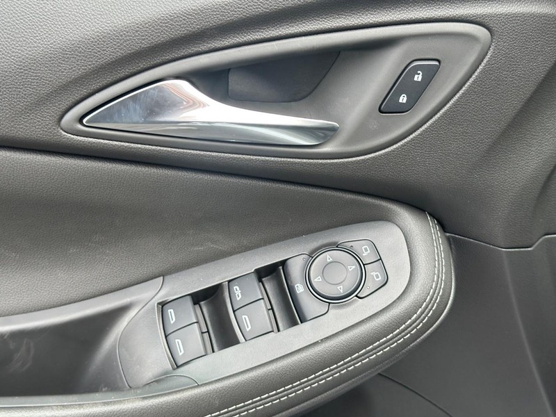 Buick Encore GX Vehicle Image 16