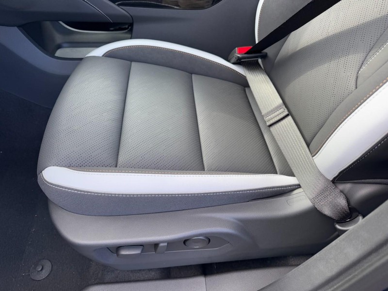 Buick Envision Vehicle Image 10