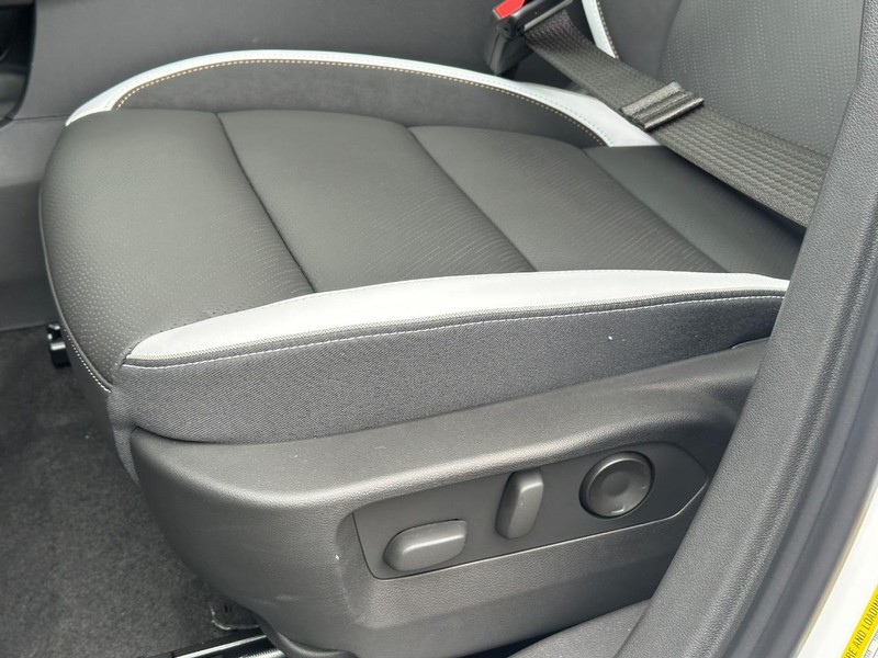Buick Envision Vehicle Image 18