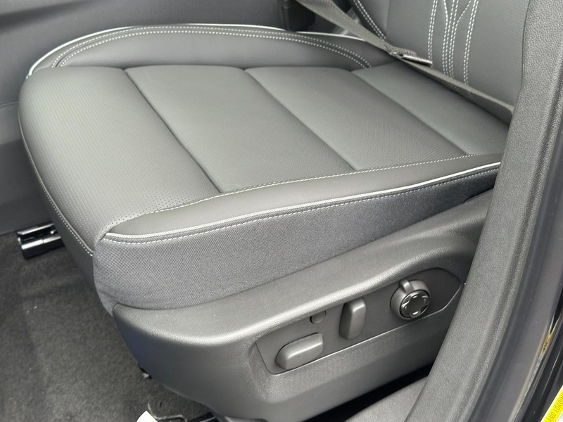 Buick Envision Vehicle Image 18