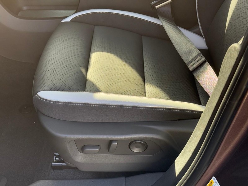 Buick Envision Vehicle Image 12