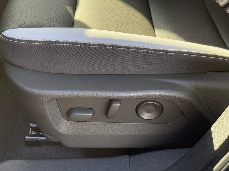 Buick Envision Vehicle Image 13