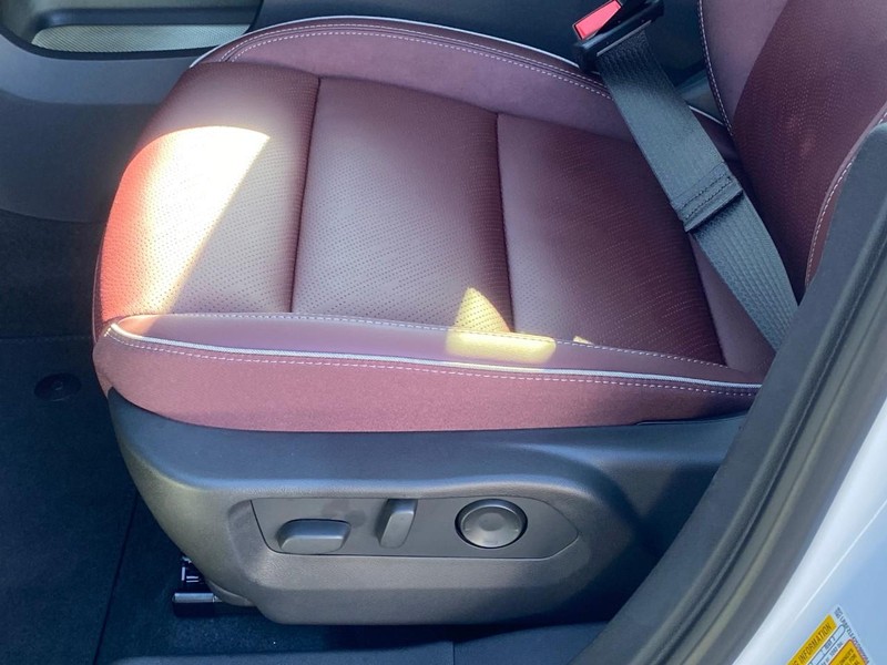 Buick Envision Vehicle Image 13