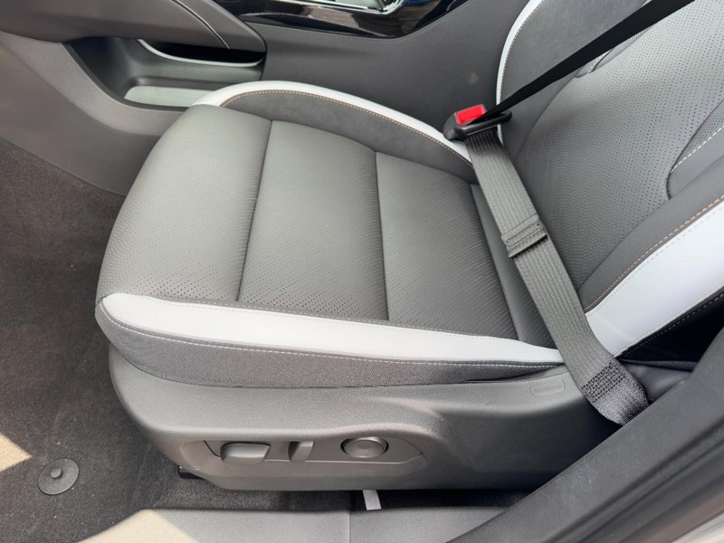 Buick Envision Vehicle Image 09