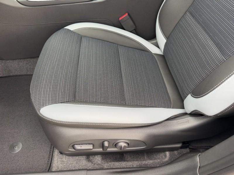 Buick Envista Vehicle Image 09