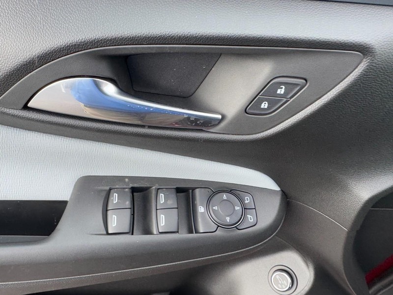 Buick Envista Vehicle Image 10