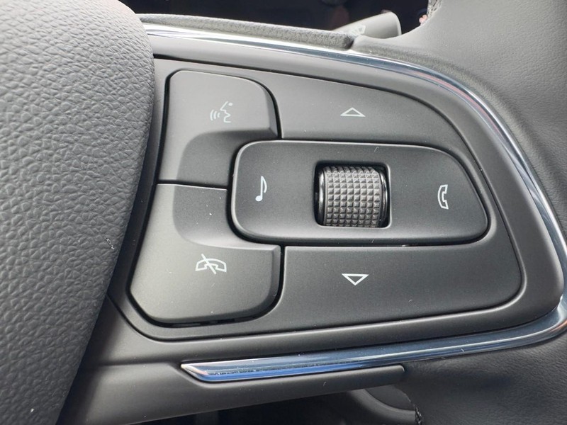 Buick Envista Vehicle Image 12