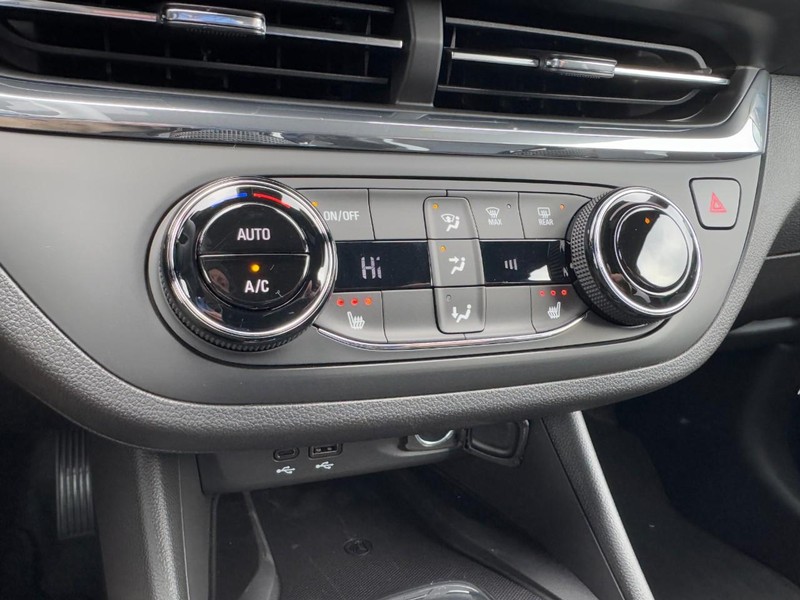 Buick Envista Vehicle Image 13