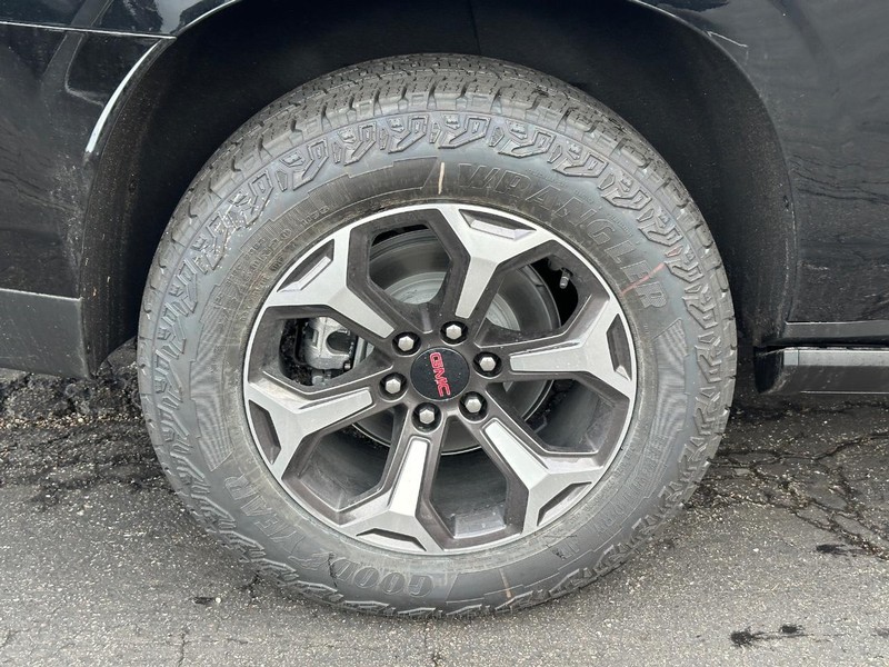 GMC Yukon XL Vehicle Image 04