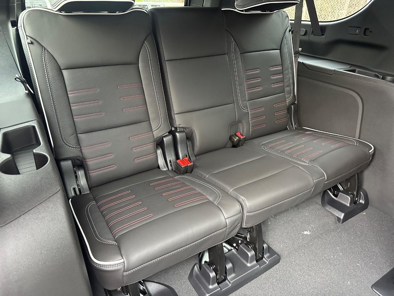 GMC Yukon XL Vehicle Image 05