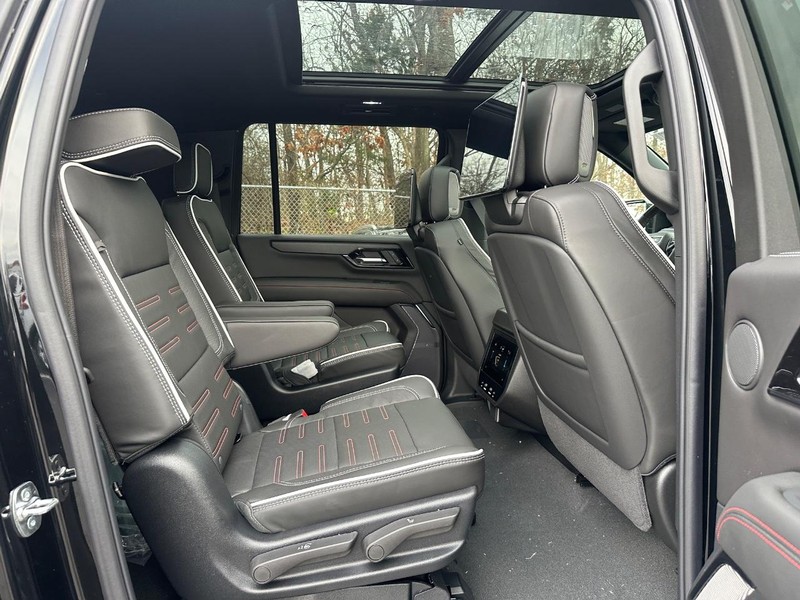 GMC Yukon XL Vehicle Image 06