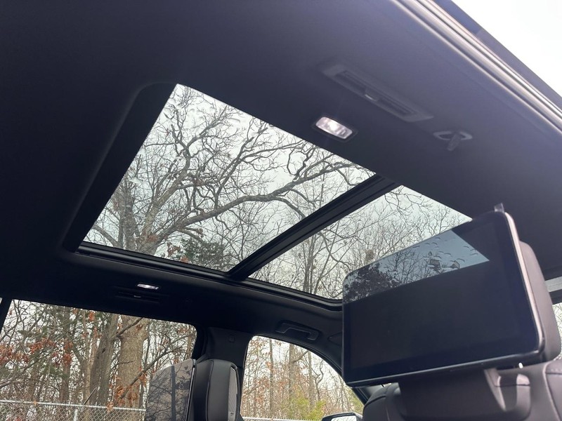GMC Yukon XL Vehicle Image 07