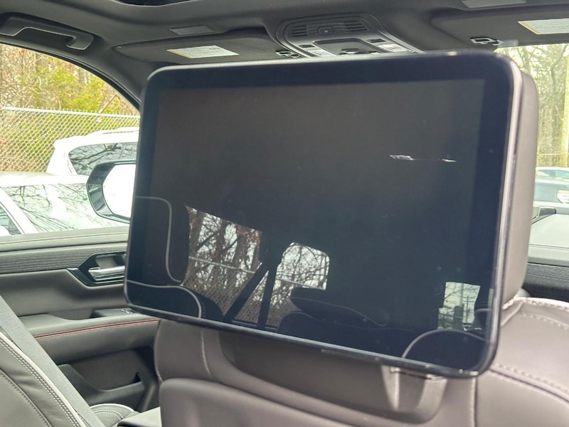 GMC Yukon XL Vehicle Image 08