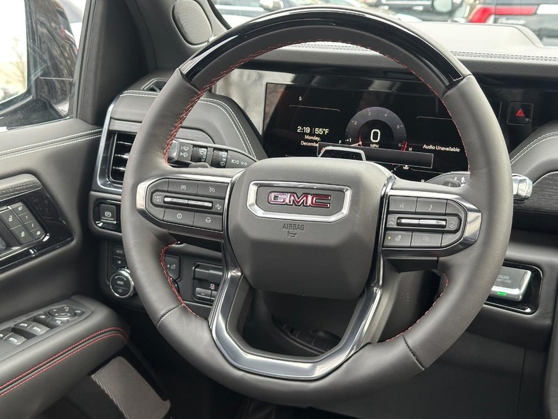 GMC Yukon XL Vehicle Image 12