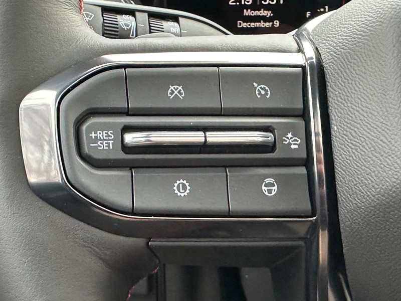 GMC Yukon XL Vehicle Image 13