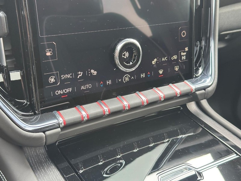 GMC Yukon XL Vehicle Image 18