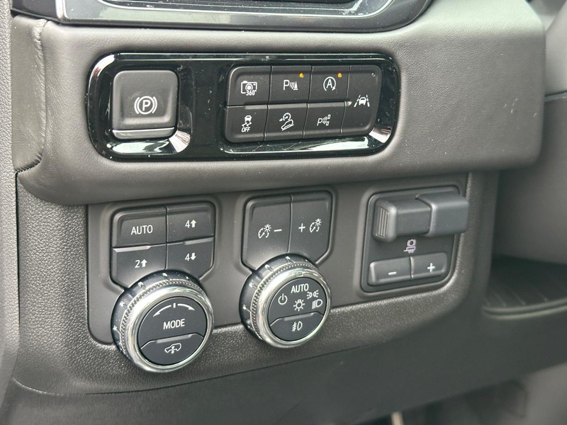 GMC Yukon XL Vehicle Image 20