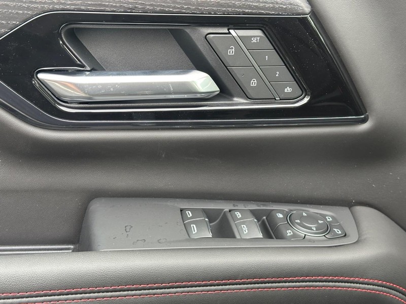 GMC Yukon XL Vehicle Image 22