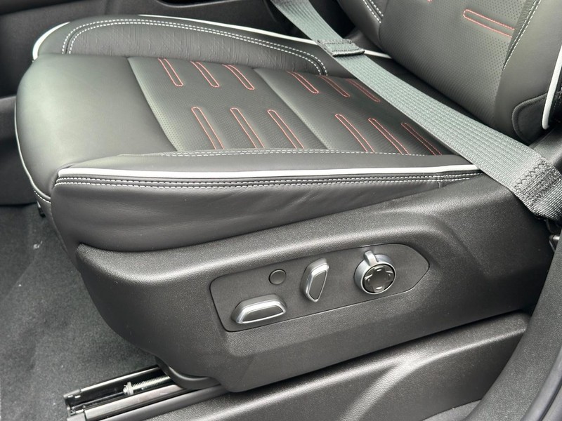GMC Yukon XL Vehicle Image 23