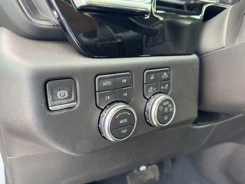 GMC Sierra 1500 Vehicle Image 11