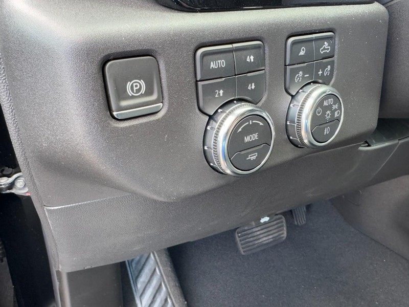 GMC Sierra 1500 Vehicle Image 11