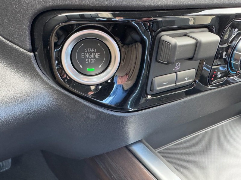 GMC Sierra 1500 Vehicle Image 18