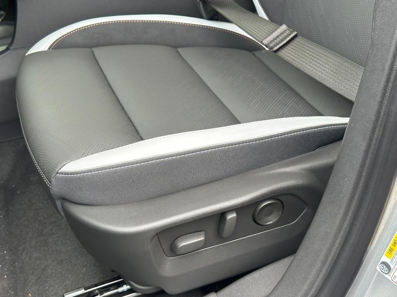 Buick Envision Vehicle Image 18