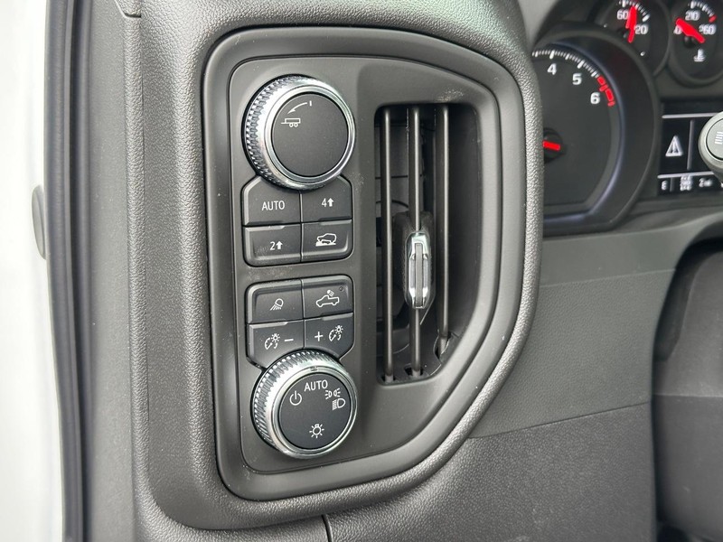 GMC Sierra 1500 Vehicle Image 13