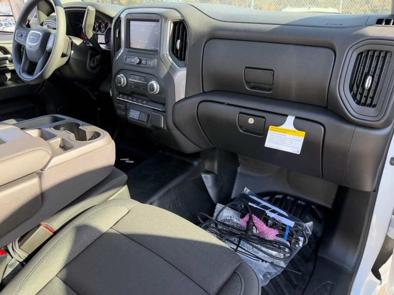 GMC Sierra 2500HD Vehicle Image 06