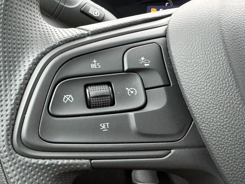 Buick Envista Vehicle Image 10