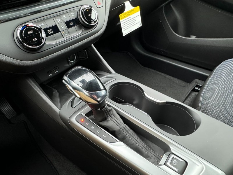Buick Envista Vehicle Image 12